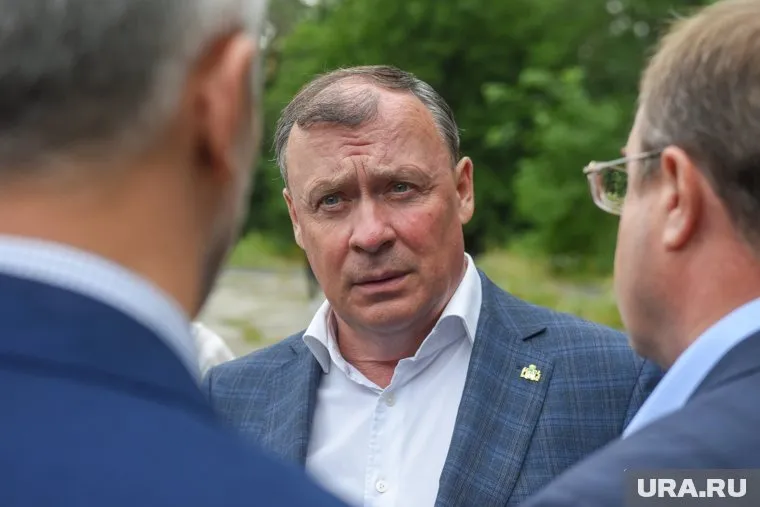Считается, что Алексей Орлов, неожиданно приезжая на загаженные места, воспитывает подчиненных