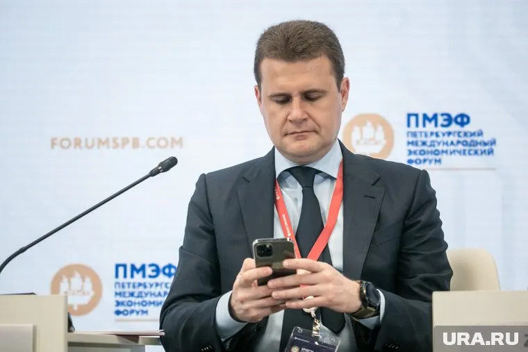 Глава Минвостокразвития РФ Алексей Чекунков спросил у нейросети о будущем Арктики