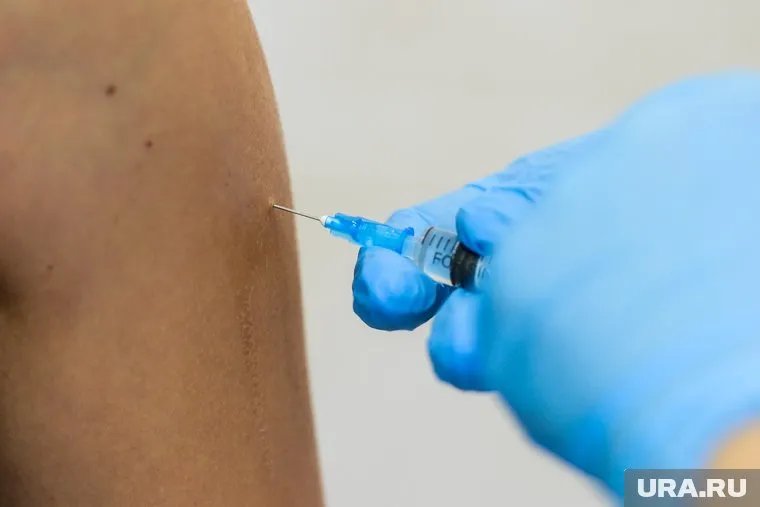 Для массовой вакцинации россиян необходимо выпустить до 70 миллионов доз препарата