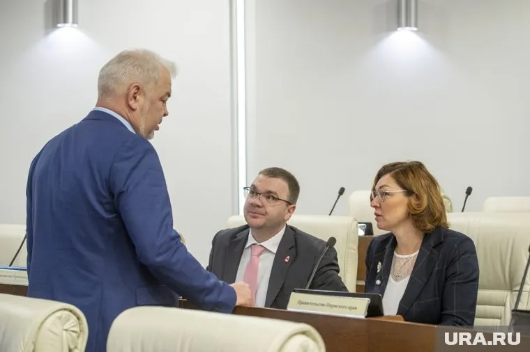 Эдуард Соснин (слева) и Лариса Ведерникова (справа) в 2020 году были заметно богаче
