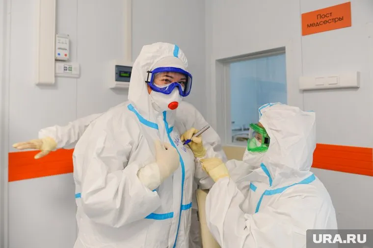 Медики России и всего мира продолжают борьбу с COVID