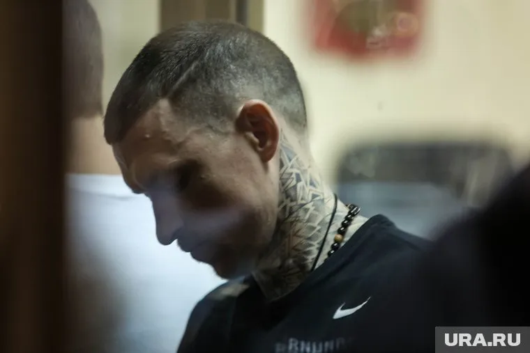 Павел Мамаев в грубой форме ответил журналисту, который хотел узнать его позицию после скандала в самолете