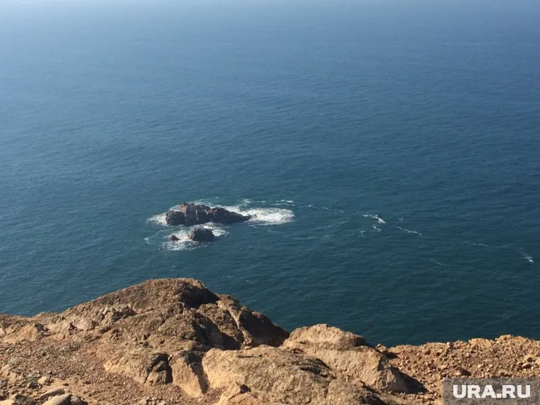 Женщина поднялась на борт судна, чтобы взять интервью