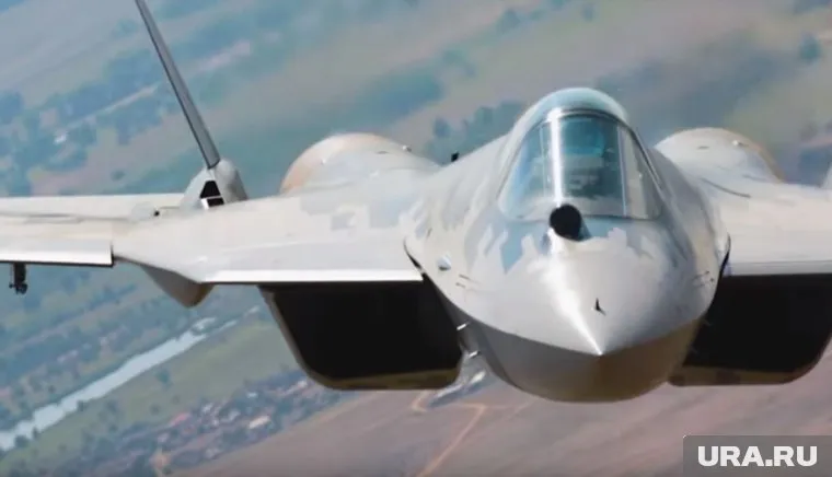 На фоне современных истребителей новая машина напоминает инопланетный корабль