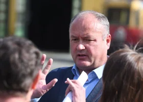 Зарплата водителей трамваев в Екатеринбурге выросла до 123 тысяч, но дефицит кадров растет