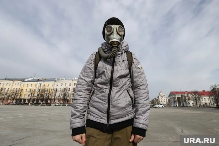 Многие страны уже ввели чрезвычайные меры в борьбе с вирусом. На очереди — Россия