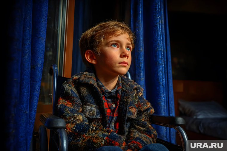 У юного свердловчанина отказывают ноги после операции — его жизнь оценили в сотни тысяч