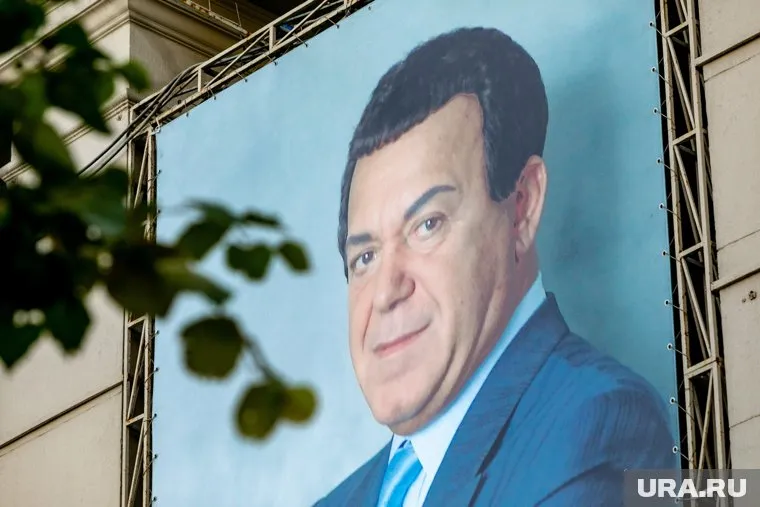 За фото с Кобзоном просят рекордную сумму