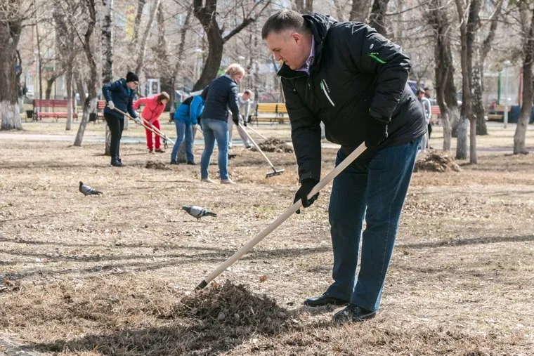 Прокуроры области и города вышли на субботник. Курган, субботник, ткачев игорь
