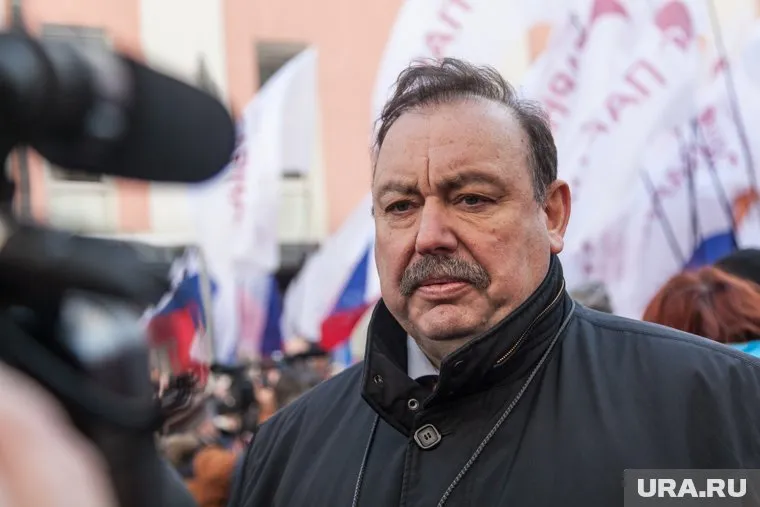 Спецслужбы сообщили о минировании самолета по приказу или с ведома Лукашенко, заявил Геннадий Гудков