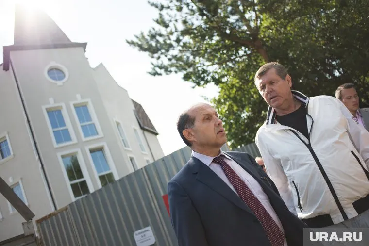 По данным базы федеральной службы судебных приставов, «Бухта Квинс» должна более 300 тысяч рублей по исполнительным производствам