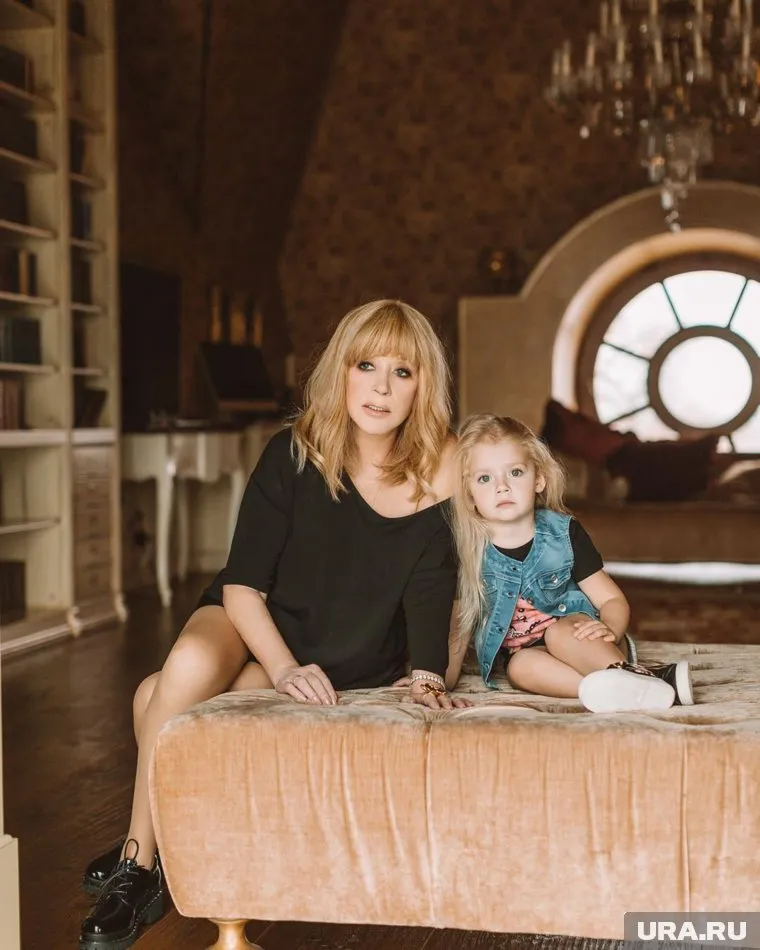 Для этого все семейство отправилось в заграничный отпуск