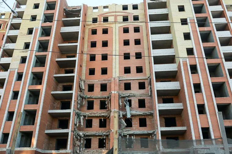 Снос долгостроя. Тюмень