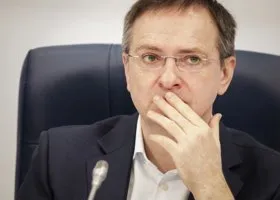В соцсетях расходится дипфейк с помощником президента Владимиром Мединским 
