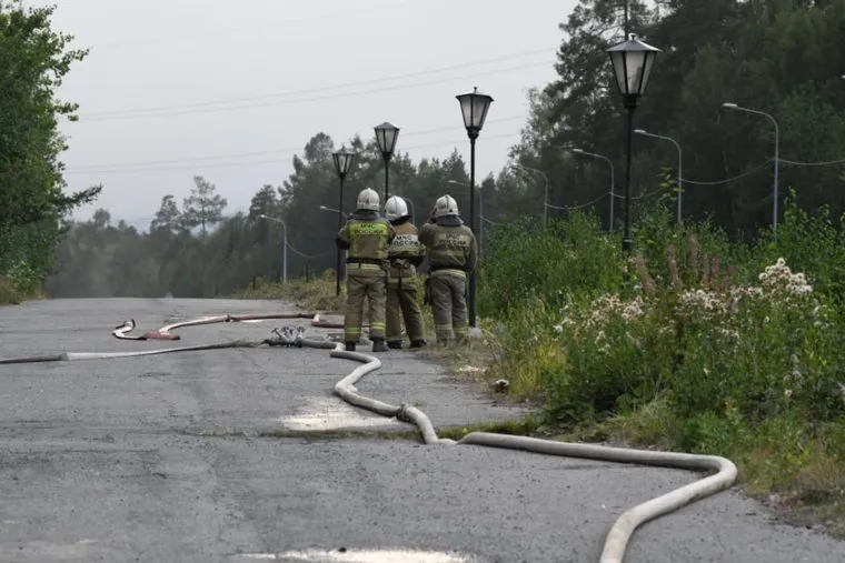 Горящий лес возле горы Волчиха. Свердловская область