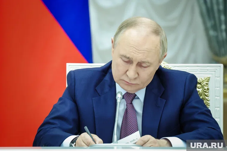 Путин поручил военачальникам помнить о первостепенности жизней российских солдат