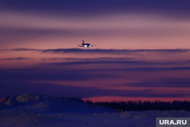 Самолет должен был вылететь 11 ноября в 22:10, но рейс был отменен