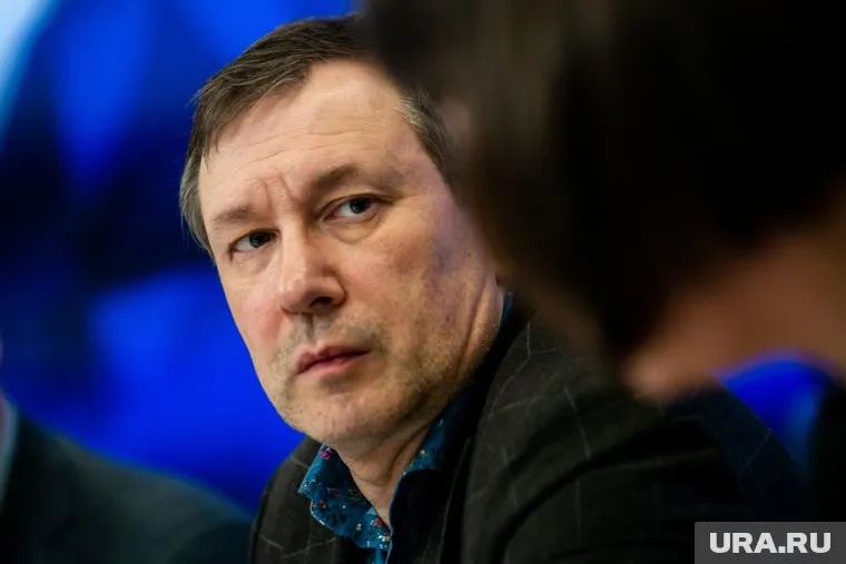 Алексей Чесноков считает, что партиям нужно привыкать к новым форматам работы с аудиторией