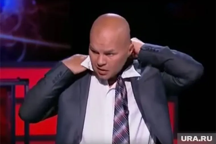 Украинского политолога Вячеслава Ковтуна регулярно бьют на российском ТВ