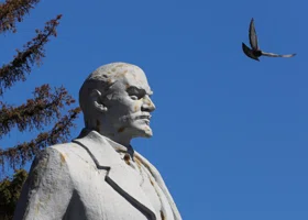 Один из первых памятников Ленину в стране открыли в Курганской области