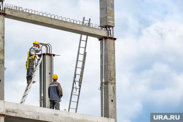 Строители не останутся без работы даже при худшем сценарии, уверен Моор