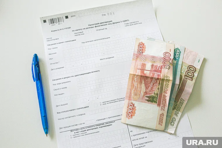 После продажи автомобиля женщина еще 4 года платила транспортный налог