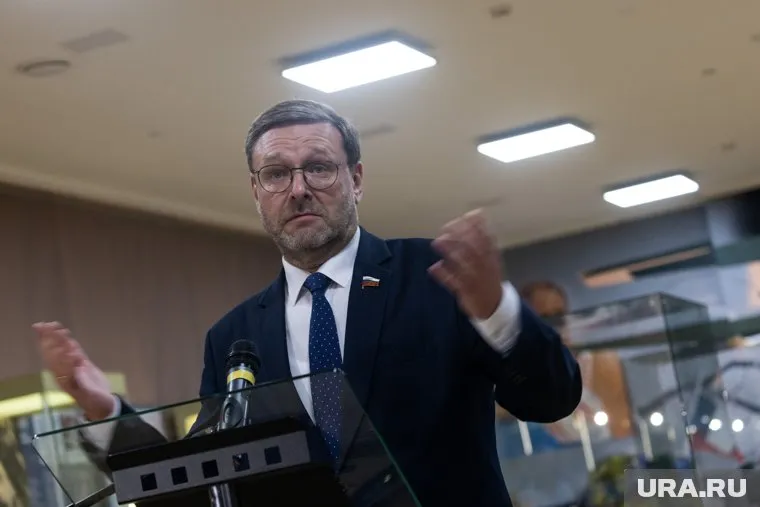 Судей МУС было бы справедливо внести в санкционные списки, считает Константин Косачев