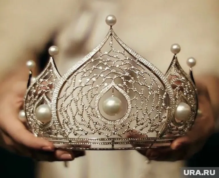Полину Попову теперь украшает корона стоимостью миллион долларов