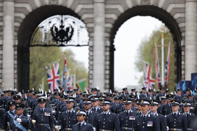 Десятки полицейских ранены в Лондоне