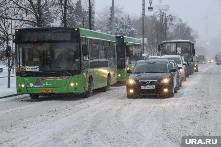 Пробка образовалась на выезде из города
