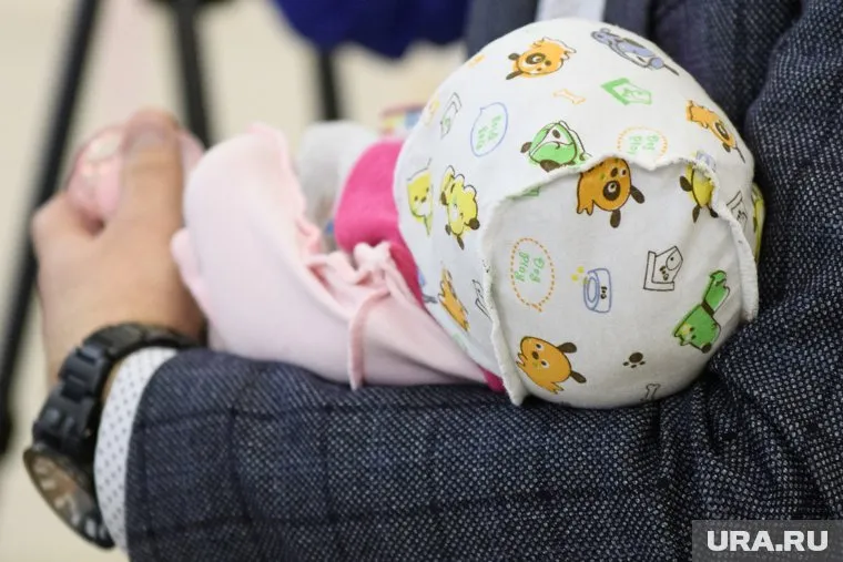 В Салехарде новорожденных вручают родителям в новогодних конвертах
