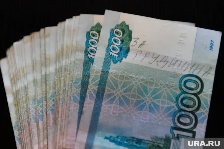 Минимальная зарплата в 2022 году вырастет на 825 рублей