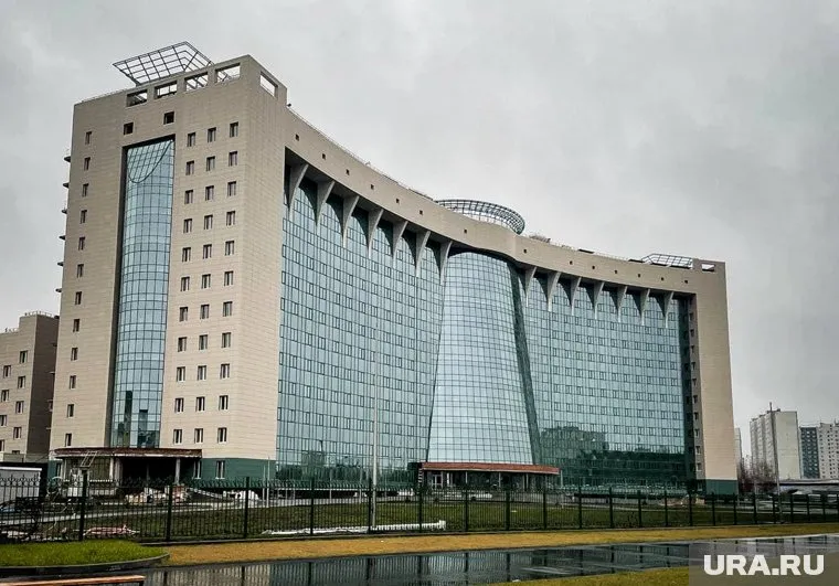 Макарикова подозревают в получении взяток за приемку работ на окружной больнице в Нижневартовске