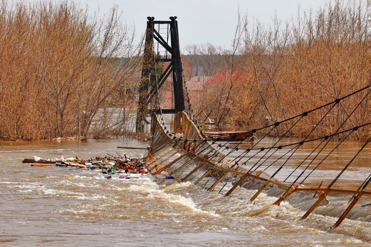 Подвесной мост в Вороновке. Курган