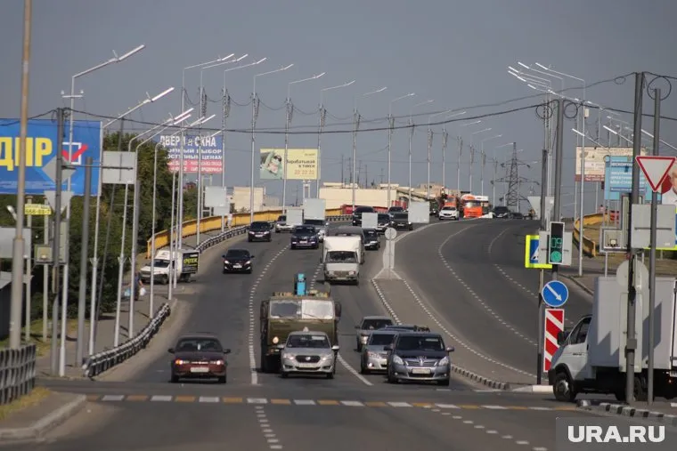 На Некрасовском мосту частично перекрыто движение