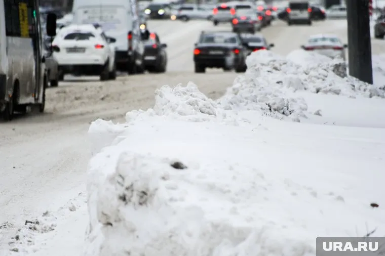 Из-за снега и метели в Челябинской области возможны пробки на дорогах