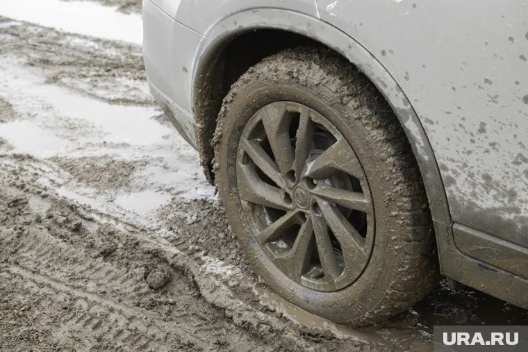 В дождливую погоду до деревни не доехать