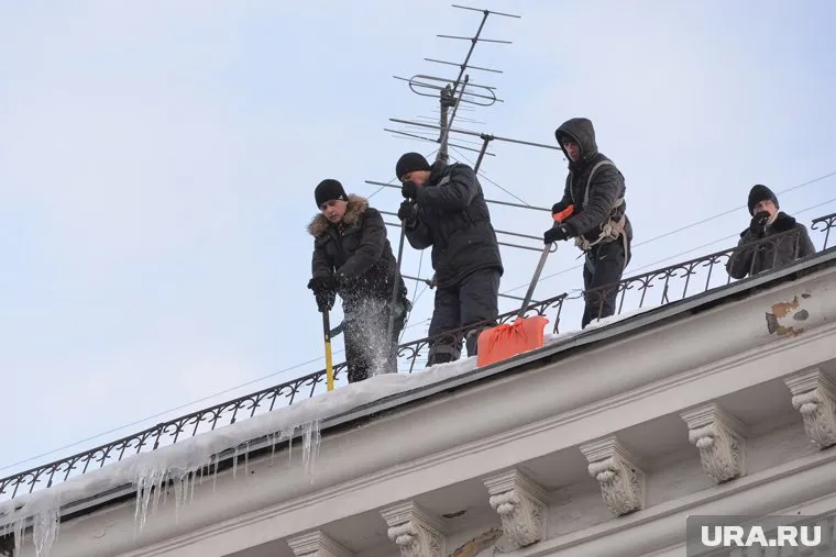 За наледь и сосульки на крышах домов предусмотрен штраф до 5 тысяч рублей