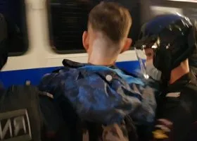 На митинге в Москве полиция задерживает маргиналов