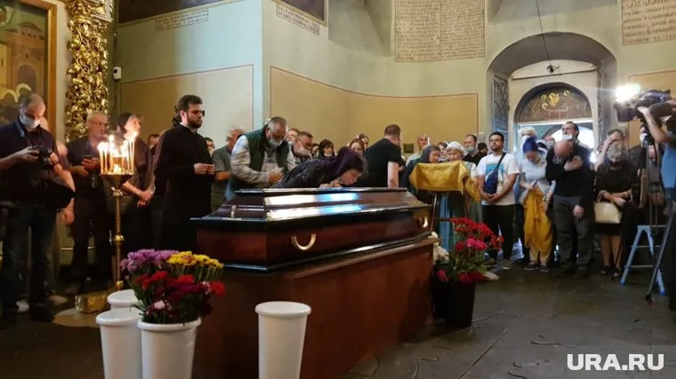 Проститься с Петром Мамоновым пришли близкие и поклонники