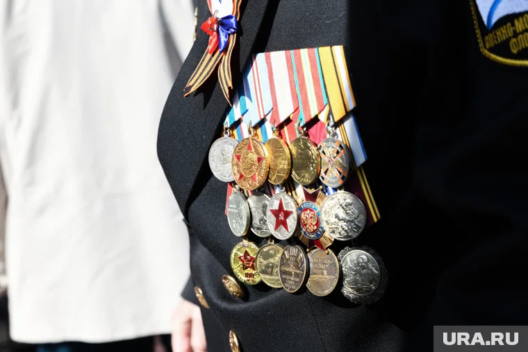 Олег Попов лично поздравил ветерана с юблиеем