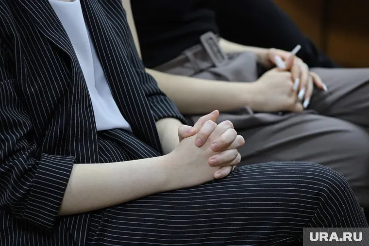 Преподаватель выволок студентку по полу из кабинета в Хабаровском техникуме транспортных технологий