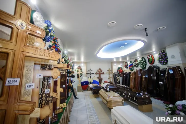В Кургане магазины ритуальных услуг работают в жилых домах и вблизи социальных объектов