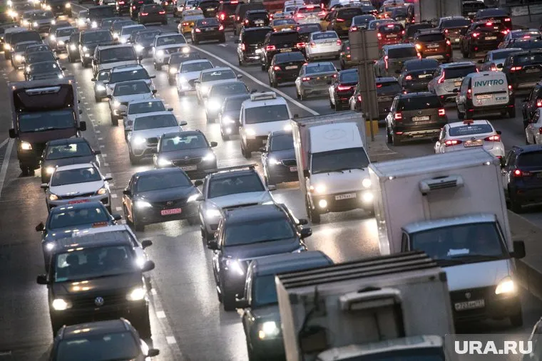 В Екатеринбурге образовались 10-балльные пробки