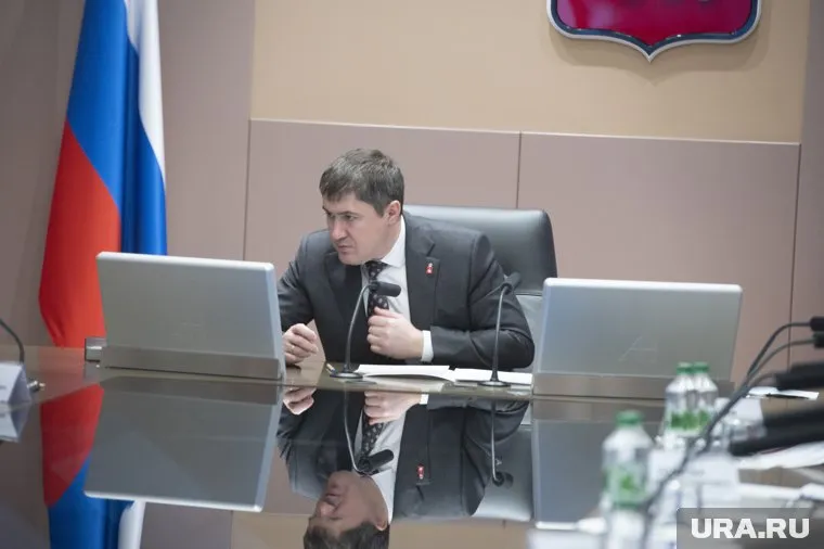 Дмитрий Махонин предпочитает видеть подчиненных вживую, а не на экране