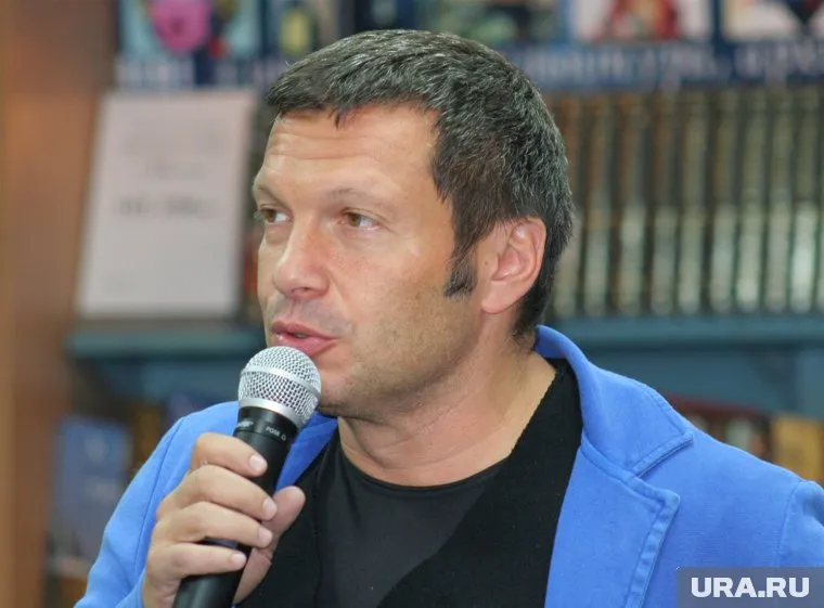 Телеведущий пригласил Михаила Ефремова в Крым