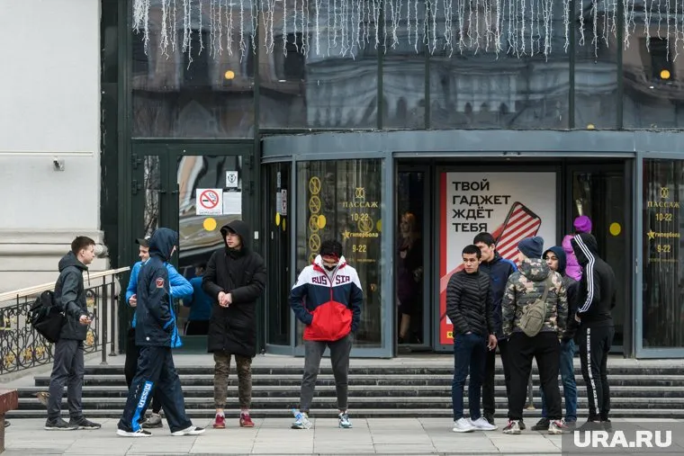 В Сургуте подростки заполонили торговые центры
