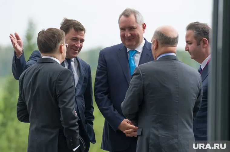 Евгений Куйвашев и Дмитрий Рогозин пообщались о свердловских предприятиях «Роскосмоса»