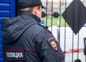 Житель Свердловской области, избивавший свою супругу, напал на полицейского