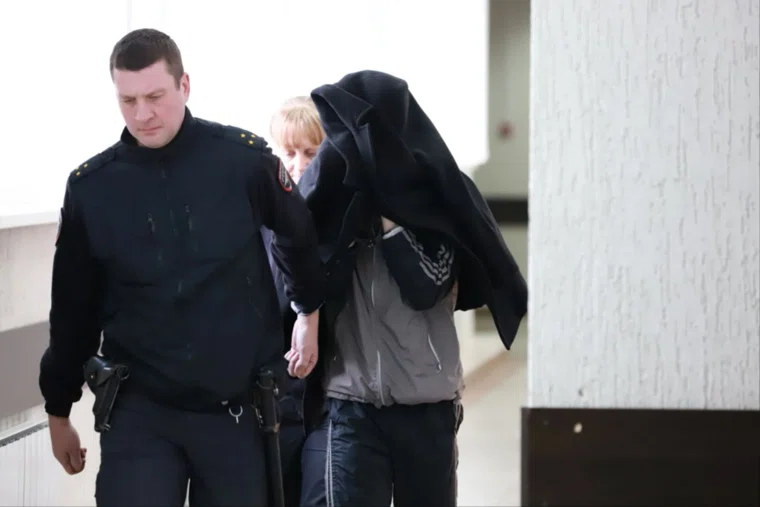 Нападавший прятал лицо под курткой